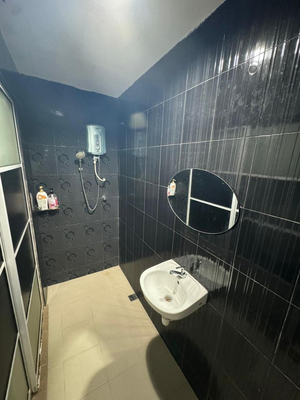 Momo Guest House Kuala Terengganu Exterior photo