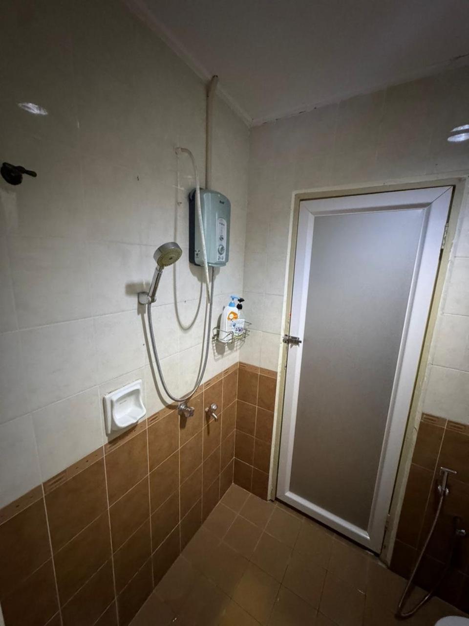 Momo Guest House Kuala Terengganu Exterior photo