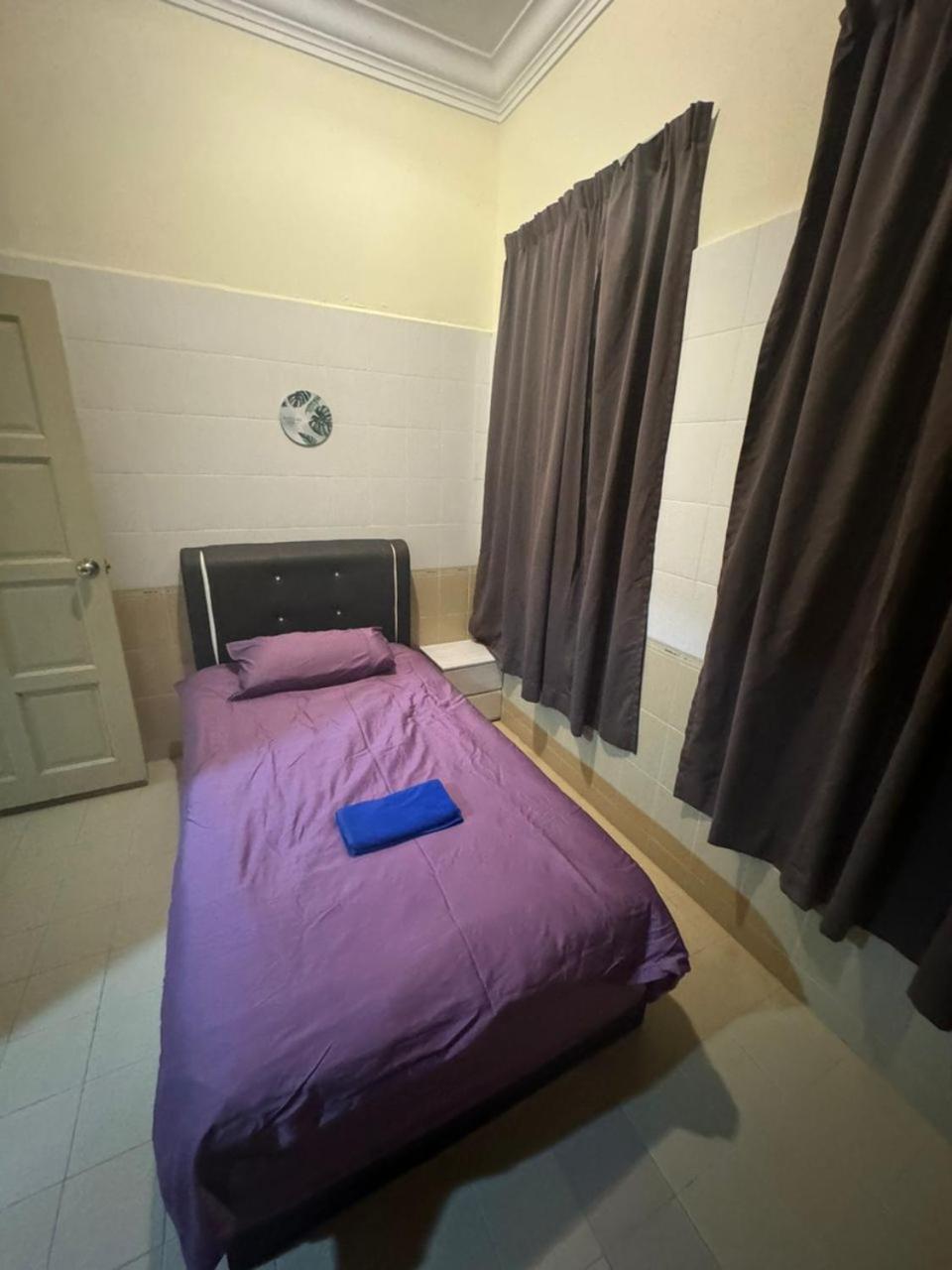Momo Guest House Kuala Terengganu Exterior photo